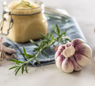 Pasta de ajo para sándwiches