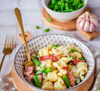 Pasta with string beans and bacon