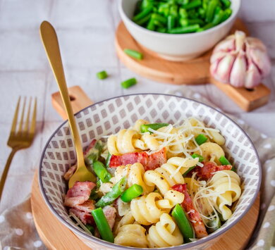 Pasta con judías verdes y bacon