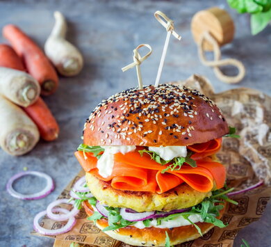 Parsley root burgers with pickled carrots