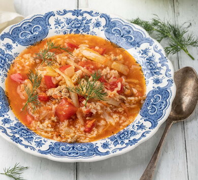 Cabbage soup with cabbage, bell peppers, tomatoes, minced meat and rice