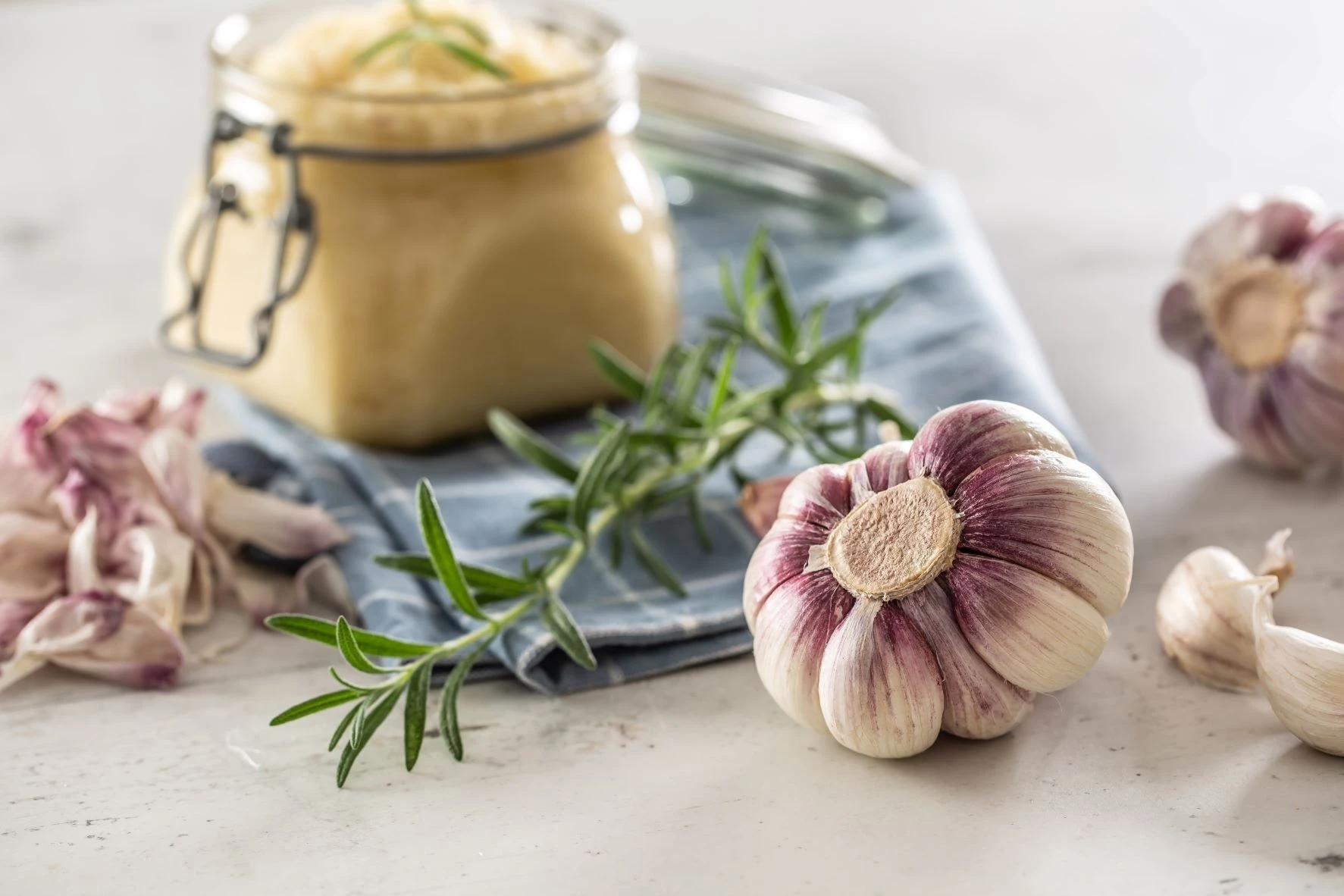 Pasta de ajo para sándwiches