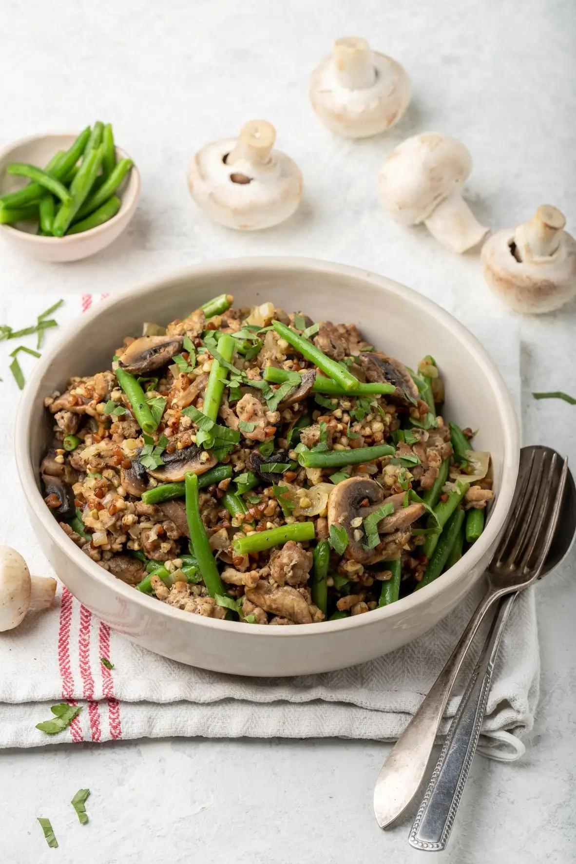 Risotto de sarrasin à la dinde, aux haricots verts et aux champignons