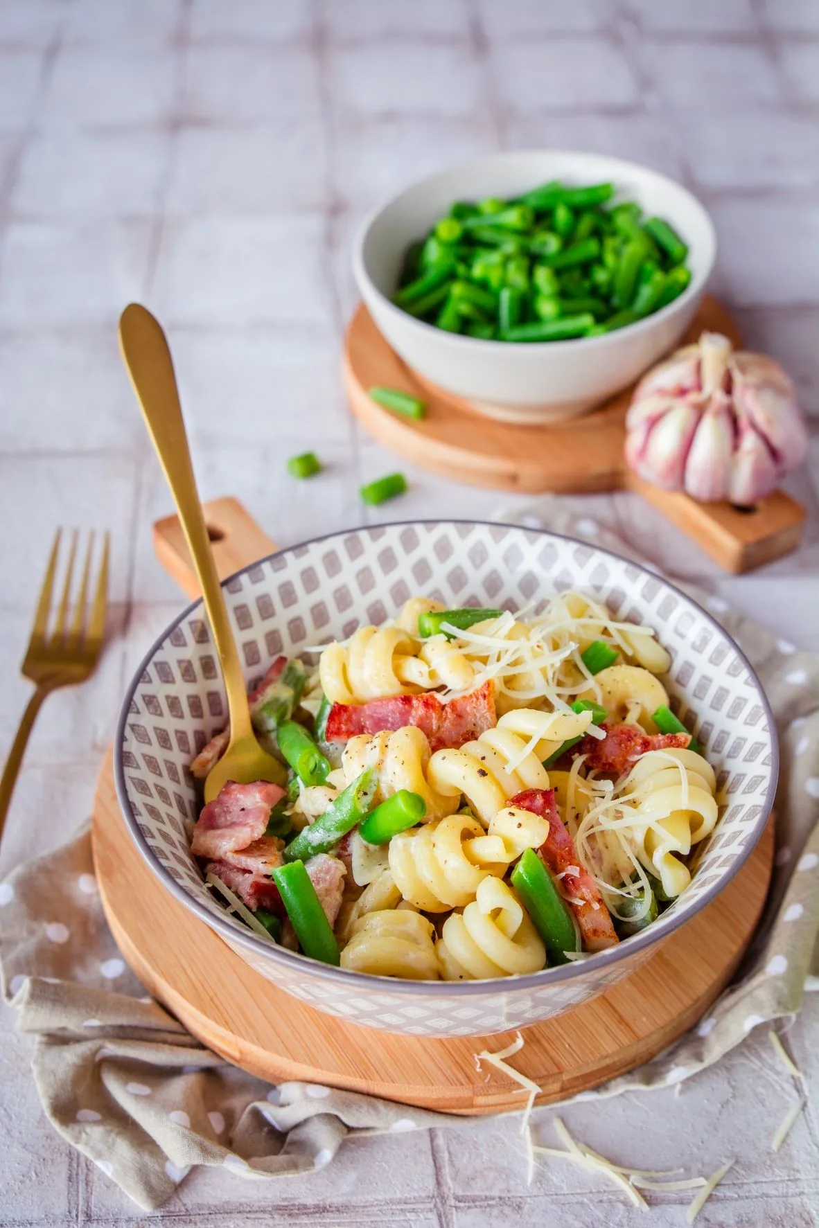 Nudeln mit grünen Bohnen und Speck