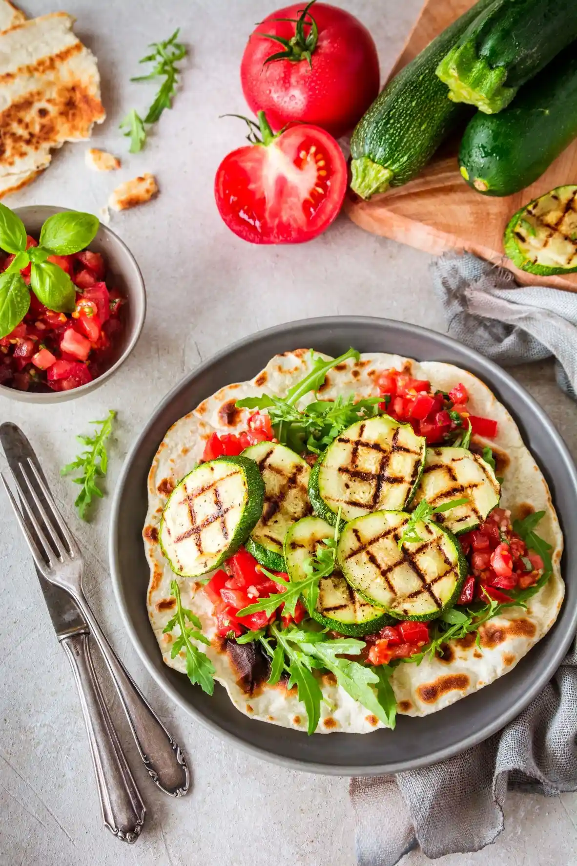 Podpłomyk flat bread with grilled courgettes and tomato salsa